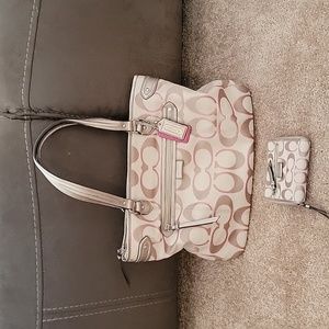Coach Daisy Outline Signature Emma Purse & Wallet